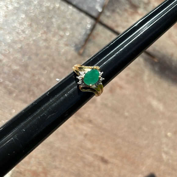 10k Gold Emerald & Diamond Ring